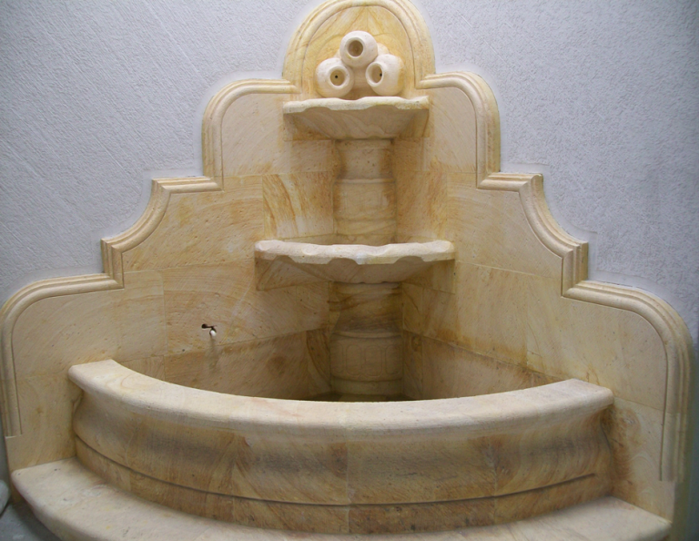 Fuente Jarrones Esquinera